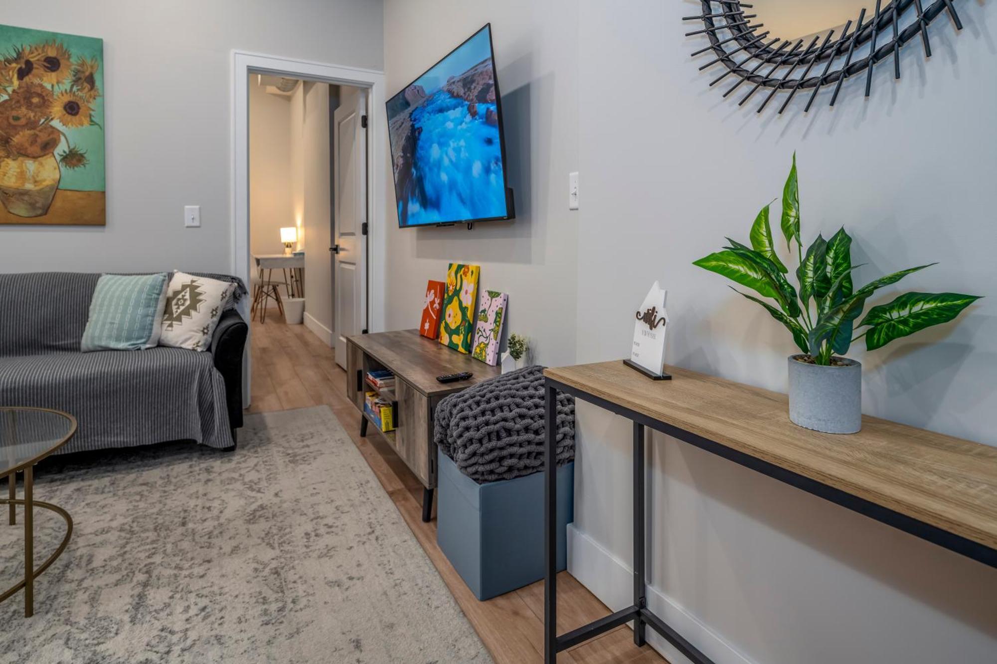Prime Otr, 3 Lux Queen Beds, Two 55In Tvs, Steps To Tql, Findlay Market, Light Rail, Fast Wifi Cincinnati Exterior photo